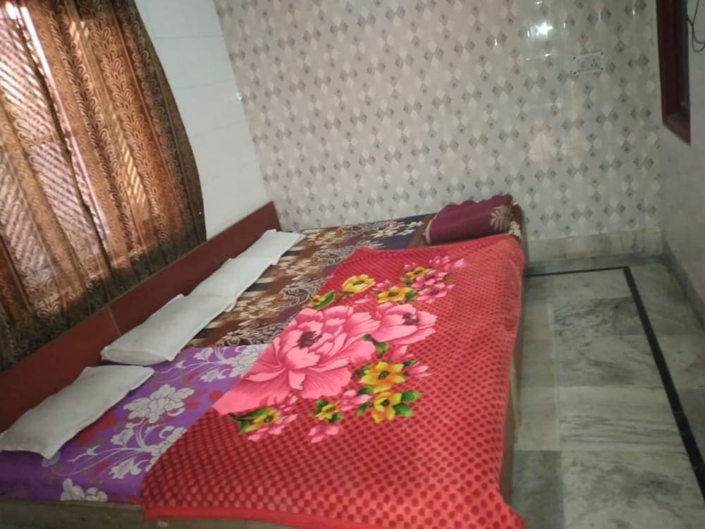 Goroomgo Harihar Guest House Haridwar