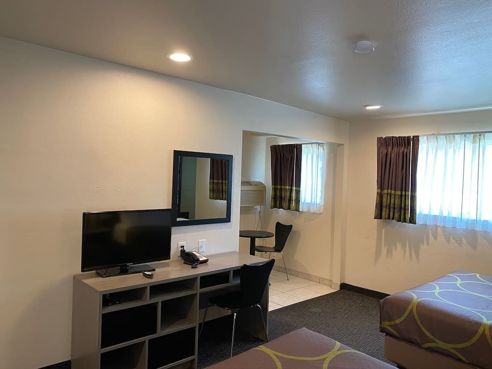 Super 8 Monterey