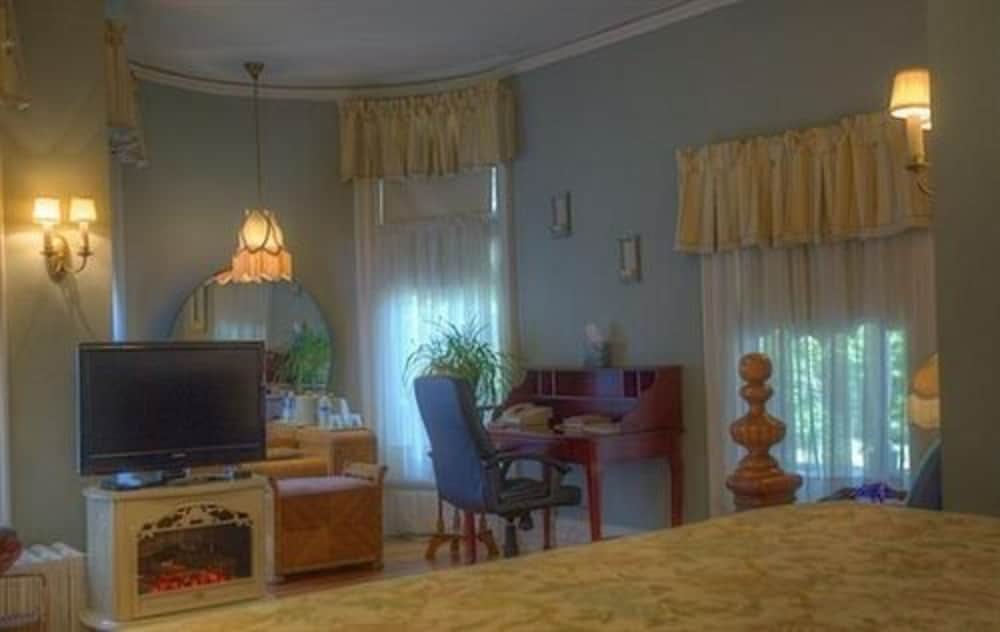 Oliver Inn Bed and Breakfast
