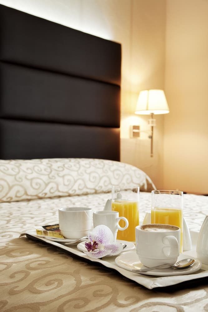 SHotel