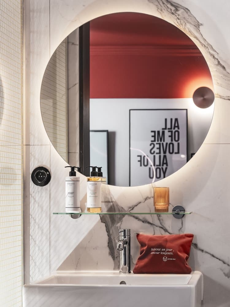 Seven Hotel Paris