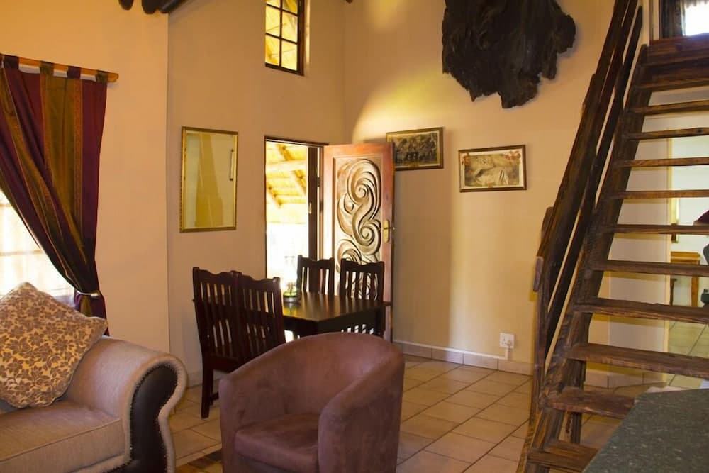 Aristo Manor