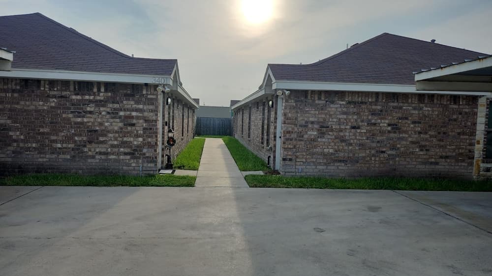2 Bedrooms Apt near Univeristy