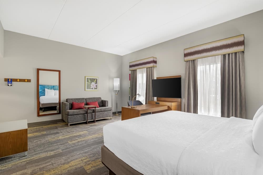 Hampton Inn & Suites Augusta West