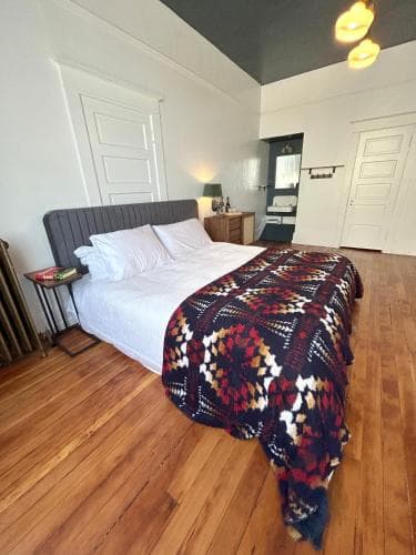 Columbia Hotel