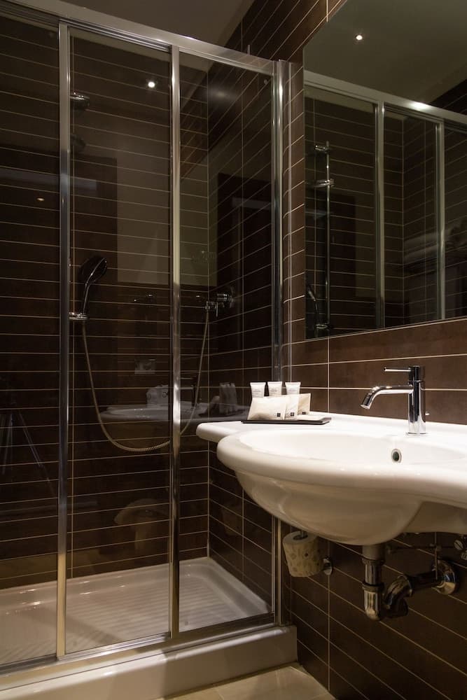G Hotel