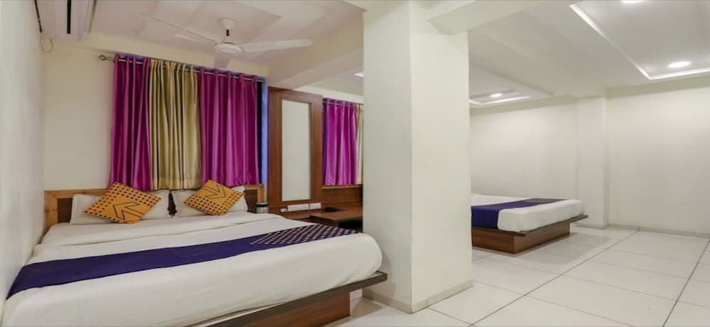 Everest Hotel