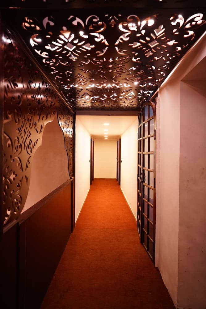 Hotel Silver Shine