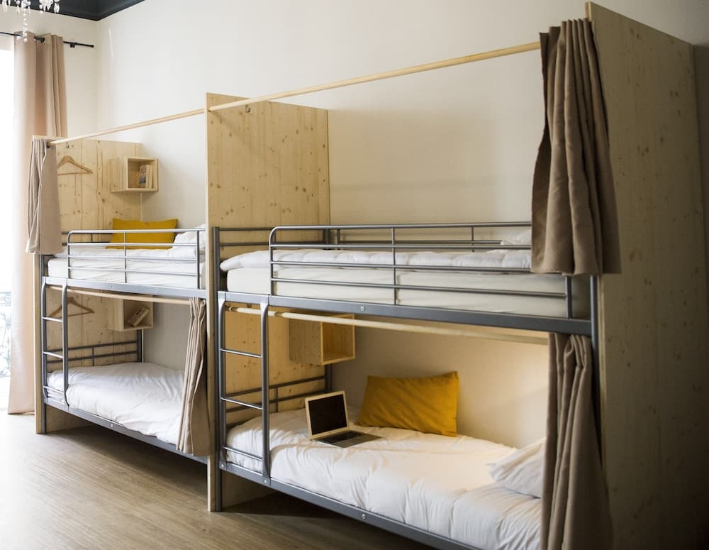 Georges Hostel & Café