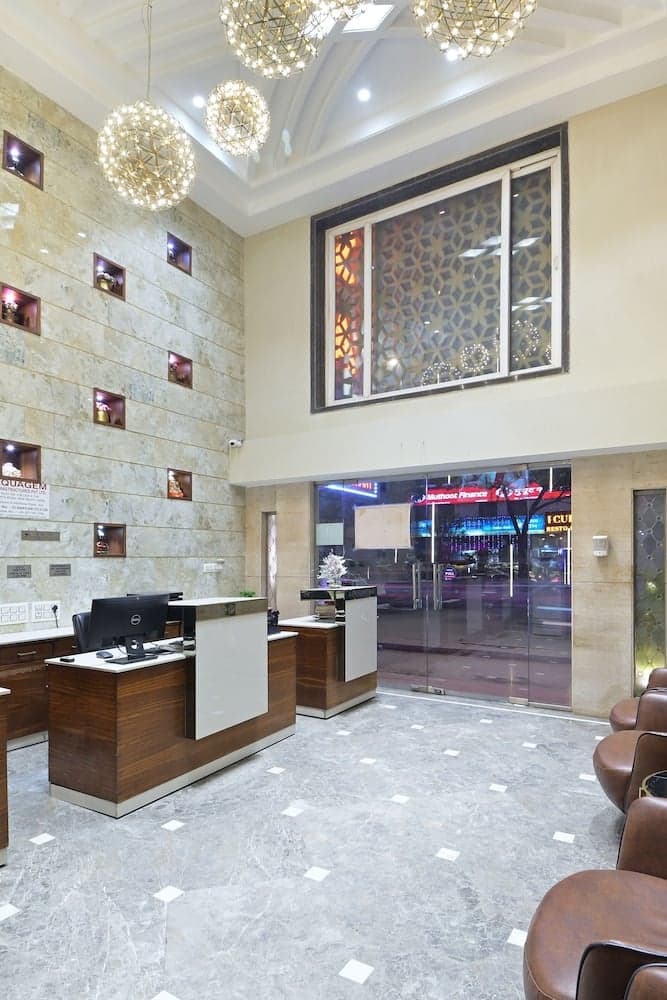 Hotel Oak Plaza