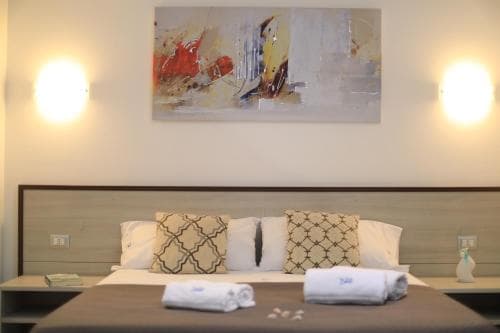 B & B Edonic