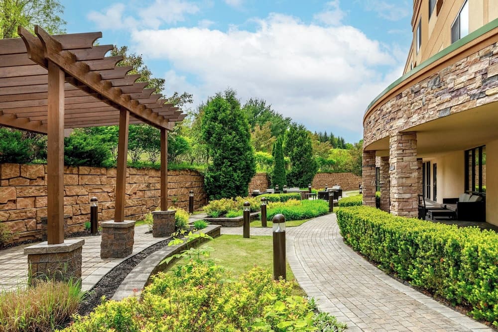 Courtyard Oneonta