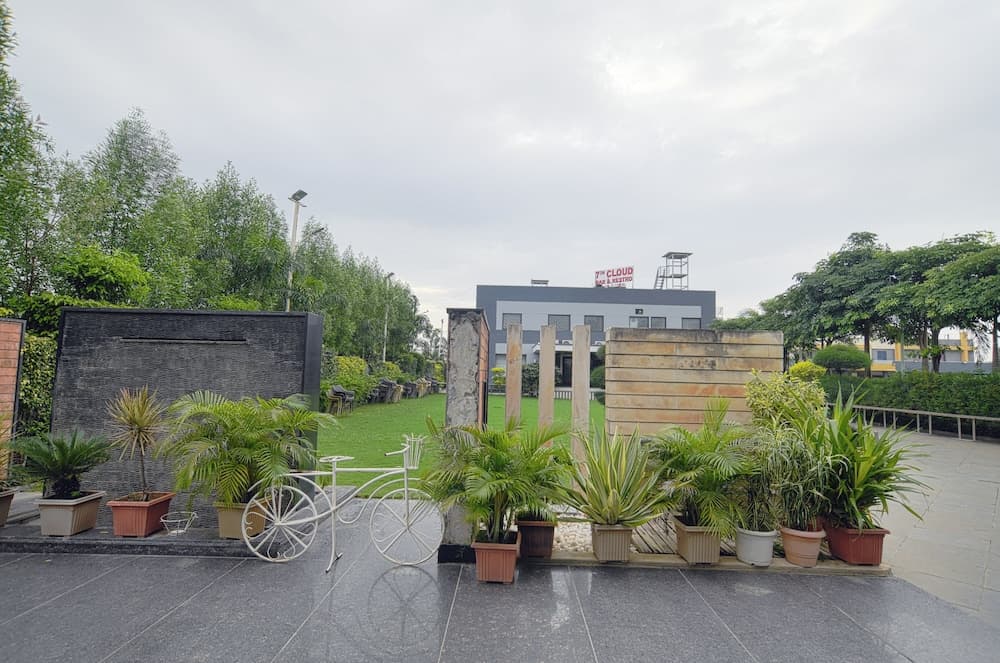 Aceotel Resort 7th Cloud Indore