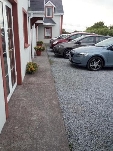 The Skellig Lodge And Hostel