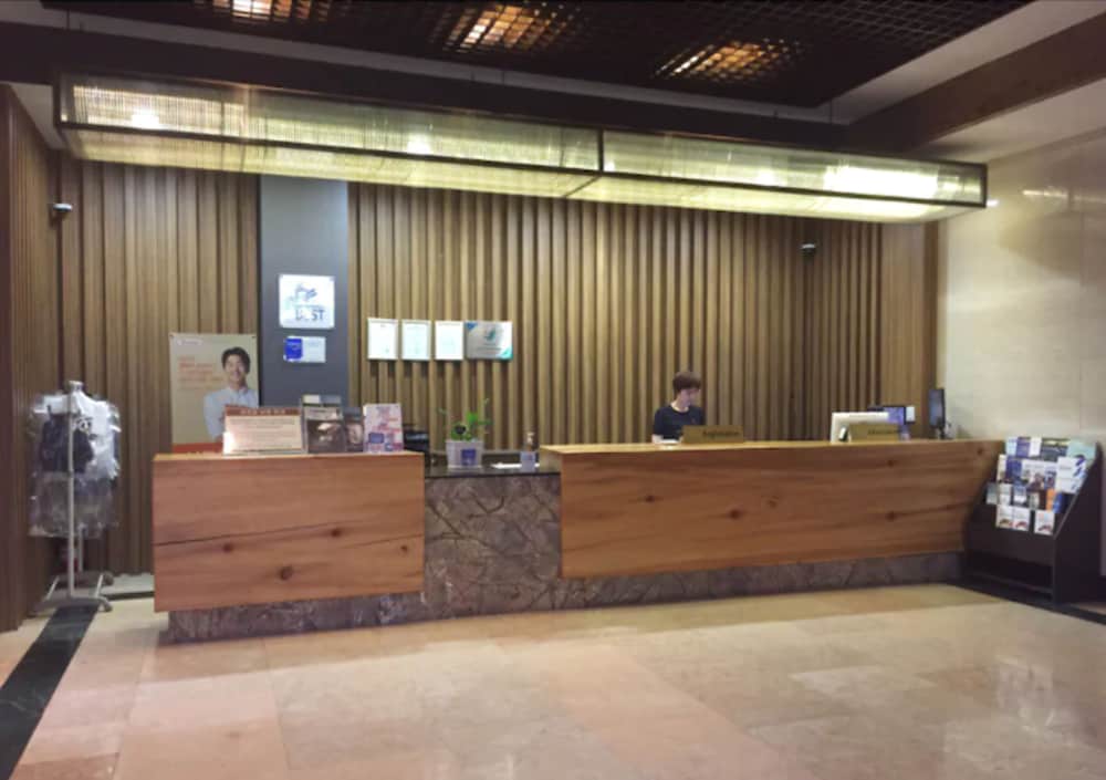 Hotel The Base