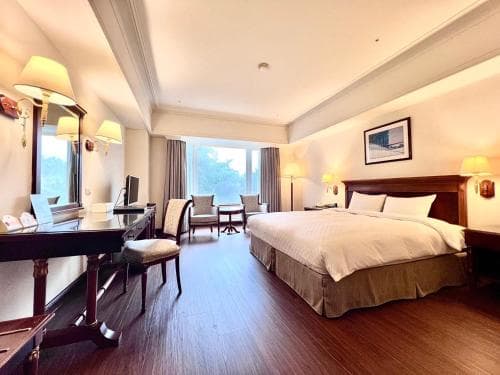 Le Midi Hotel Chitou