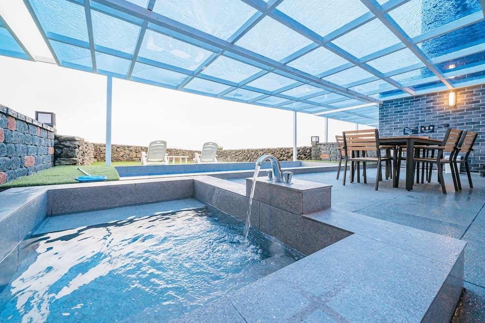 The cloud pool&spa