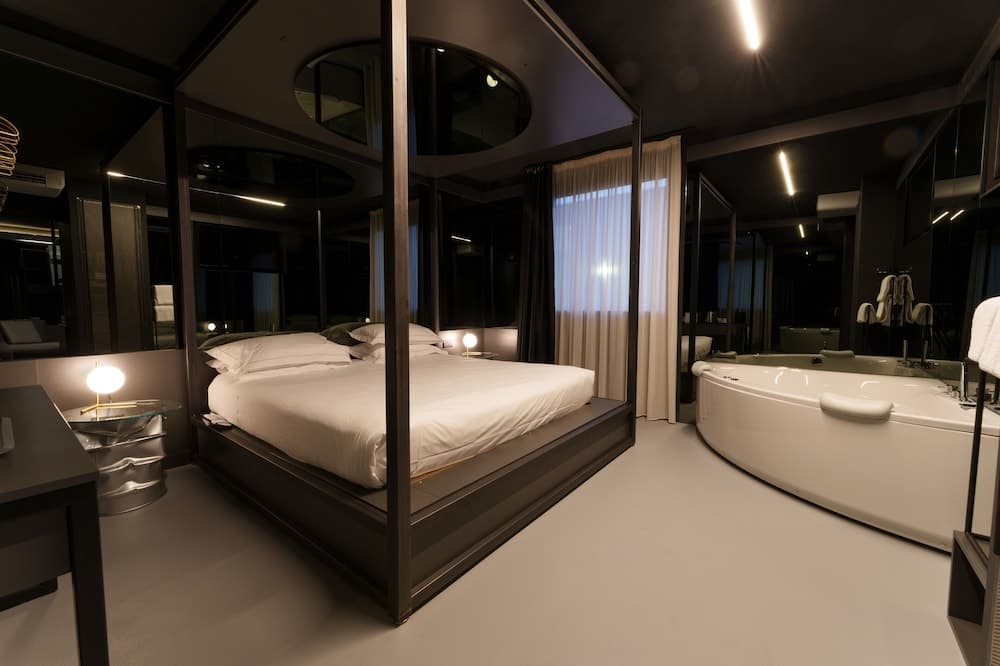 Aries Hotel