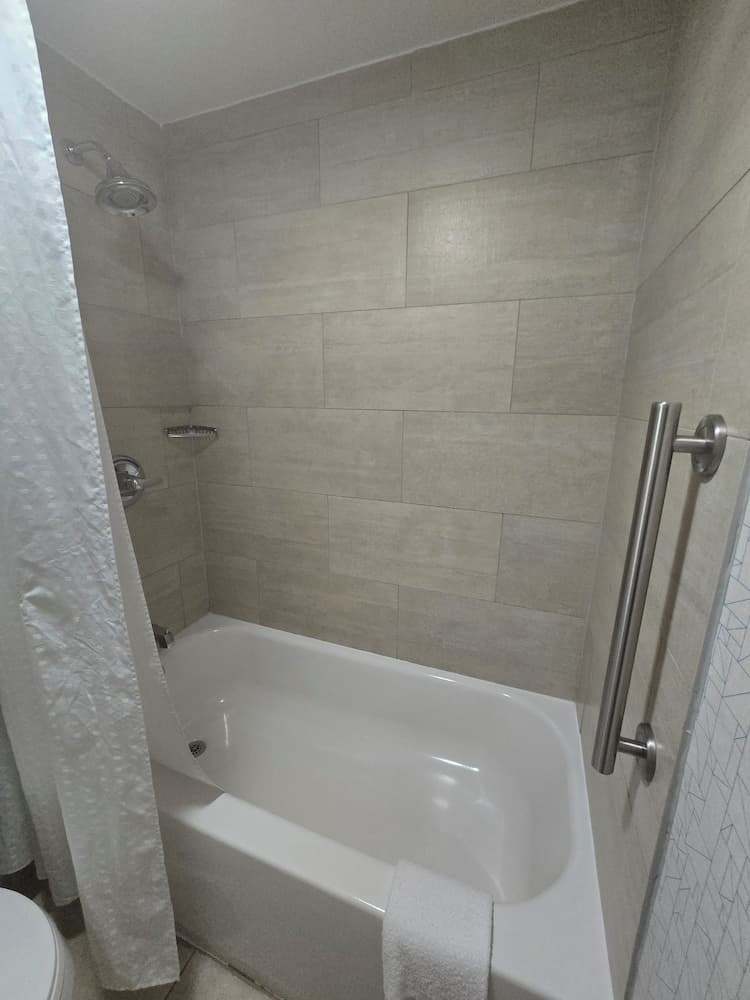 Best Western Roslyn-Long Island Hotel