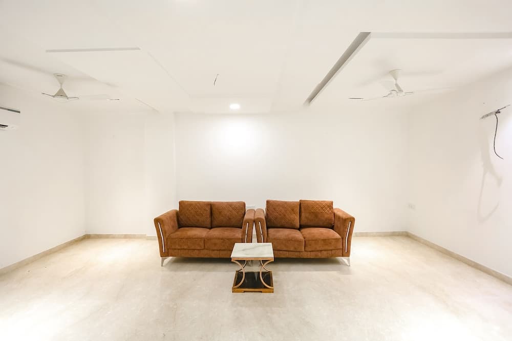 FabExpress Aerosky Deluxe - Nr Yashobhoomi Convention Centre