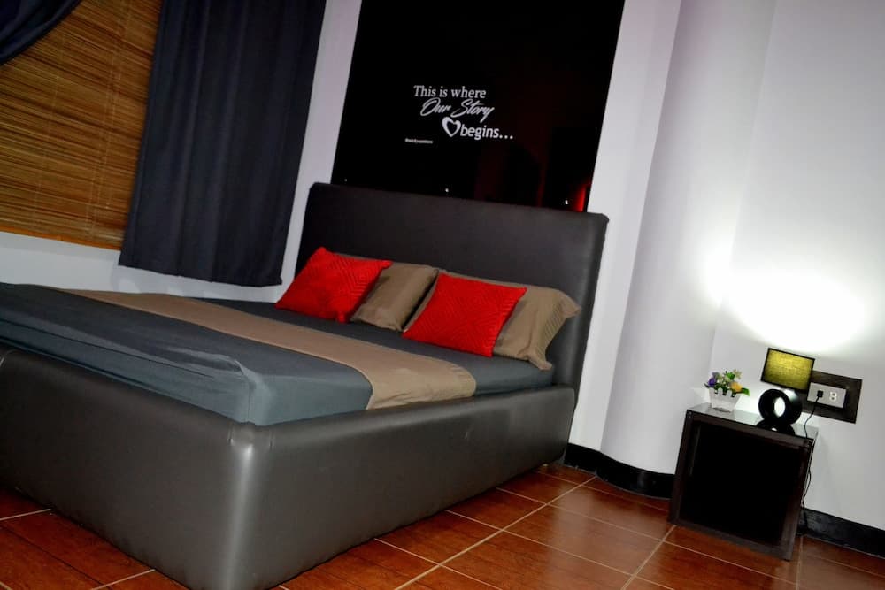 Micky Santoro Hotel & Restaurant