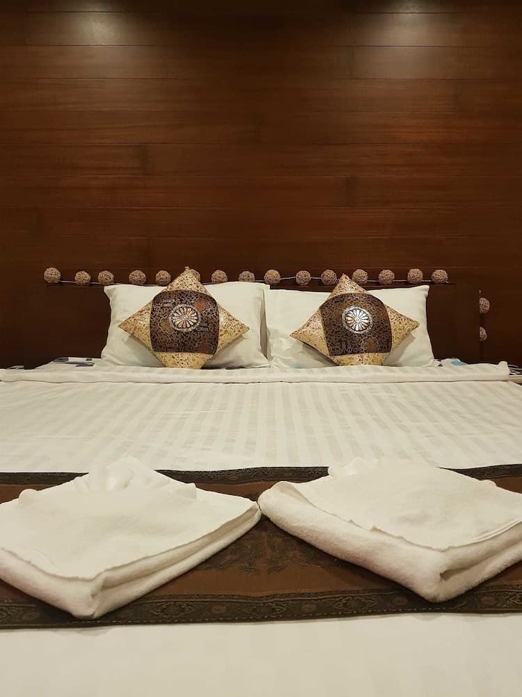 Easy Maesai Hostel