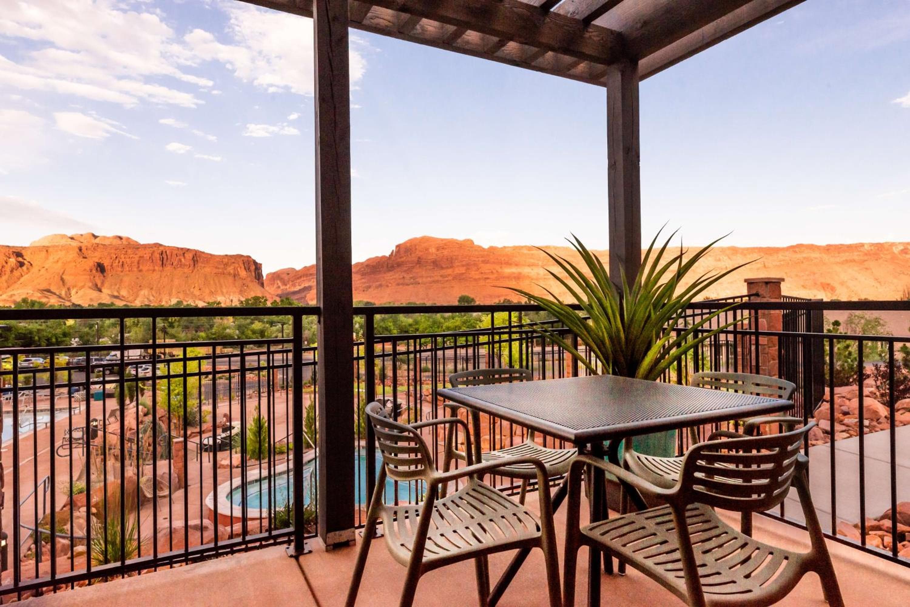 Nuitee hotel image