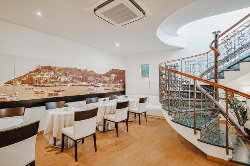 Bi Hotel