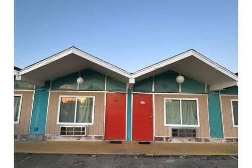 Gray Plaza Motel