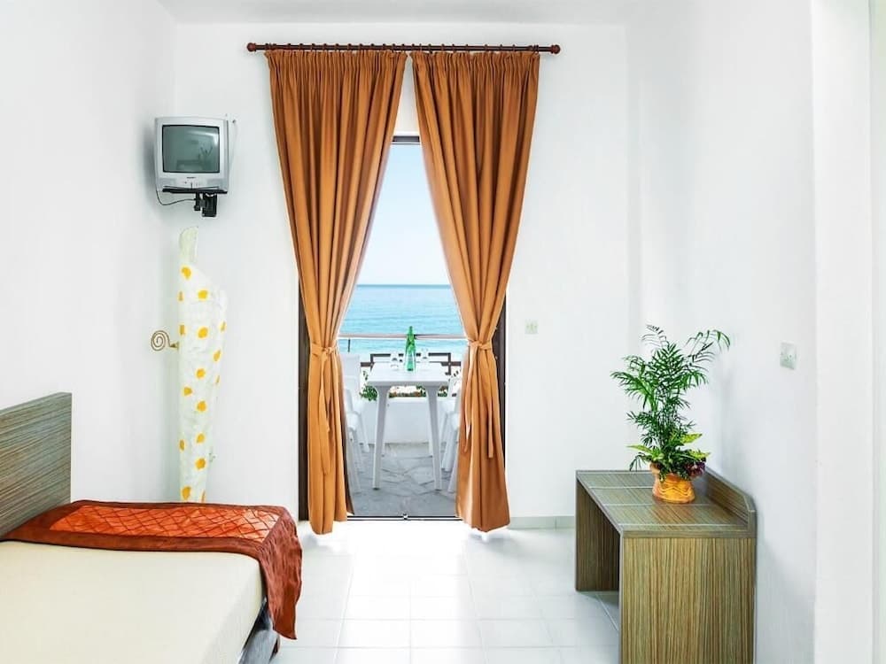 Dolphin Beach Hotel