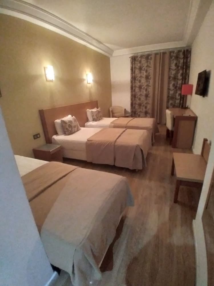 Across Hotel & Spa