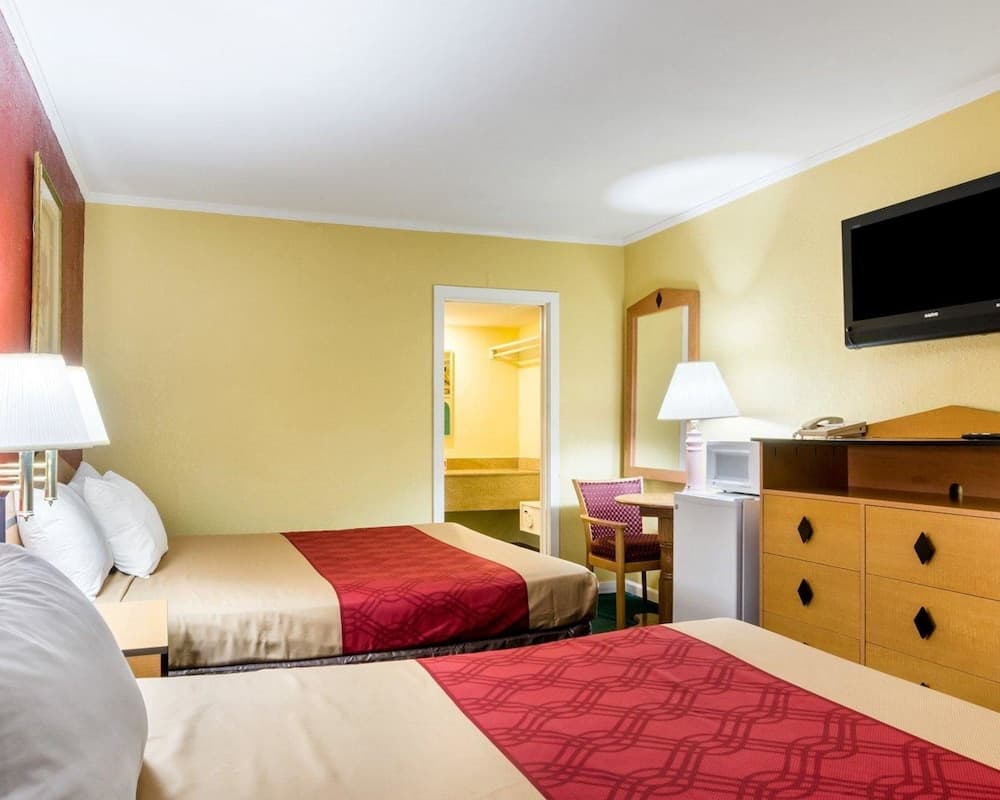 Econo Lodge Topeka Blvd