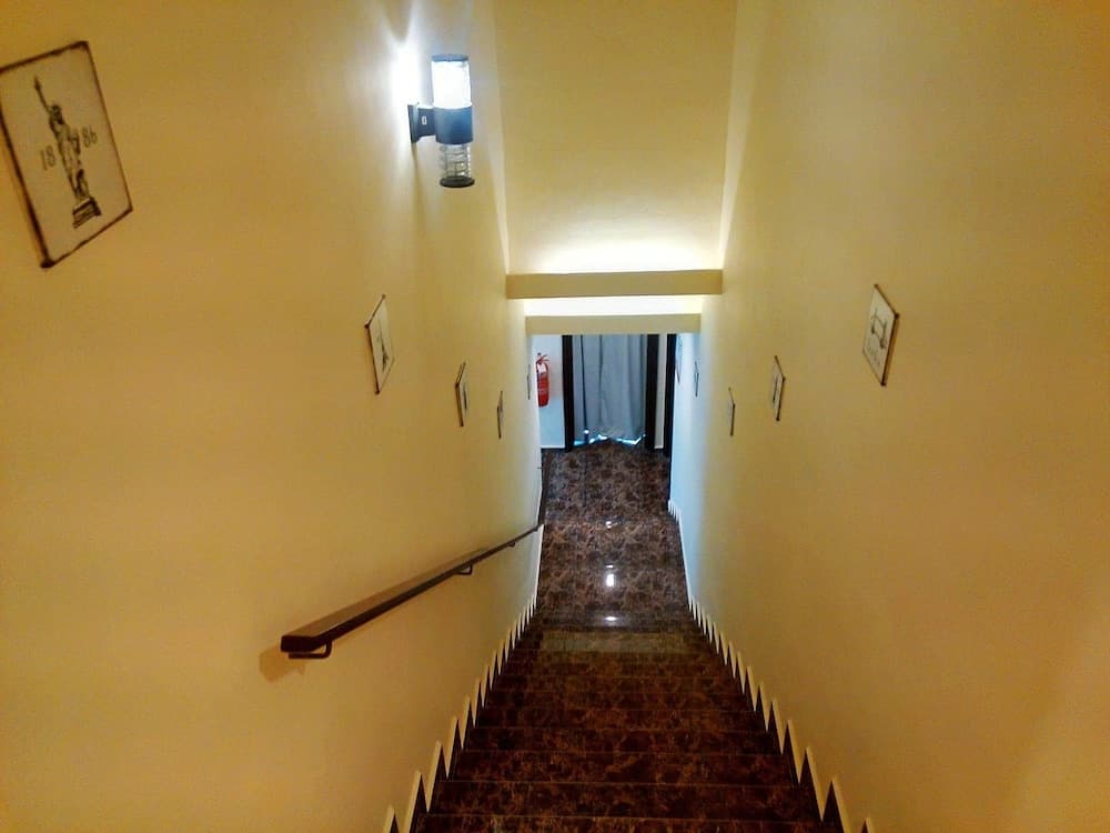 Hotel CheckedInn