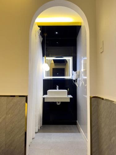 M&H Hotel