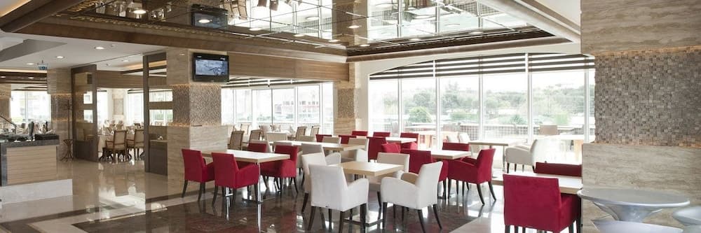 Fourway Hotel SPA & Restaurant