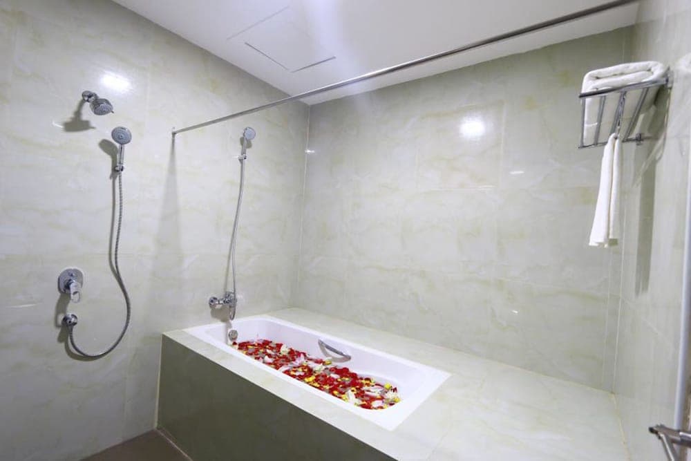 New Tiger Hotel