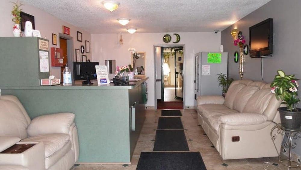 American Inn & Suites 