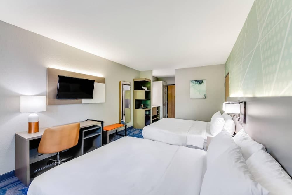 Weston Inn & Suites