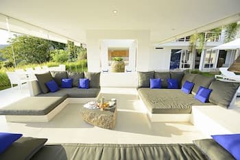Villa L