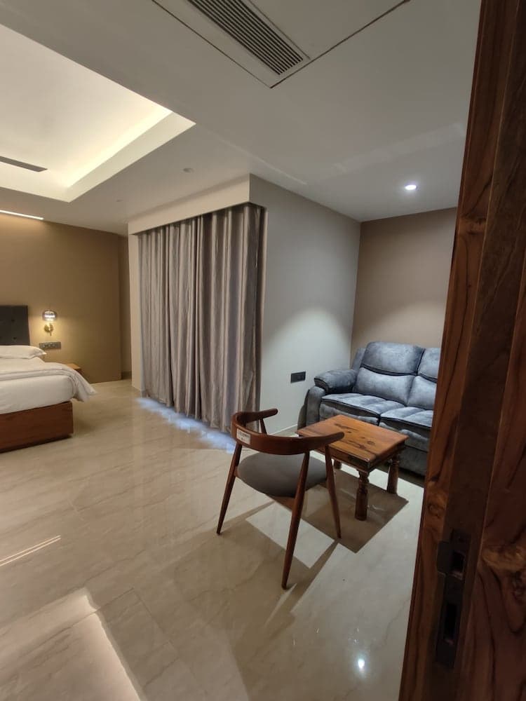 Sakthi Holiday s Inn