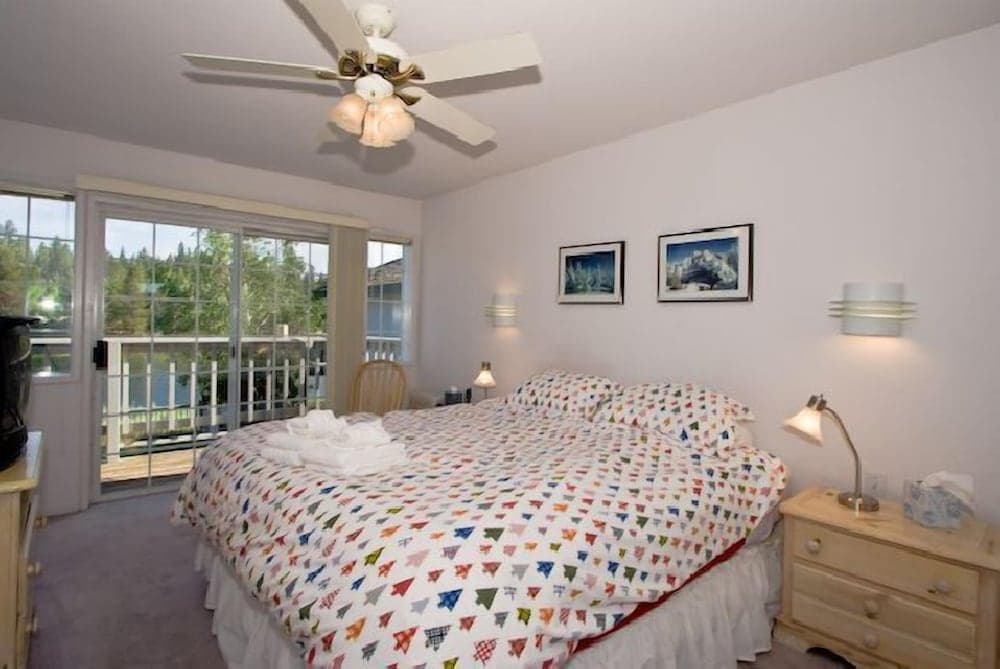 2136 Venice Dr.