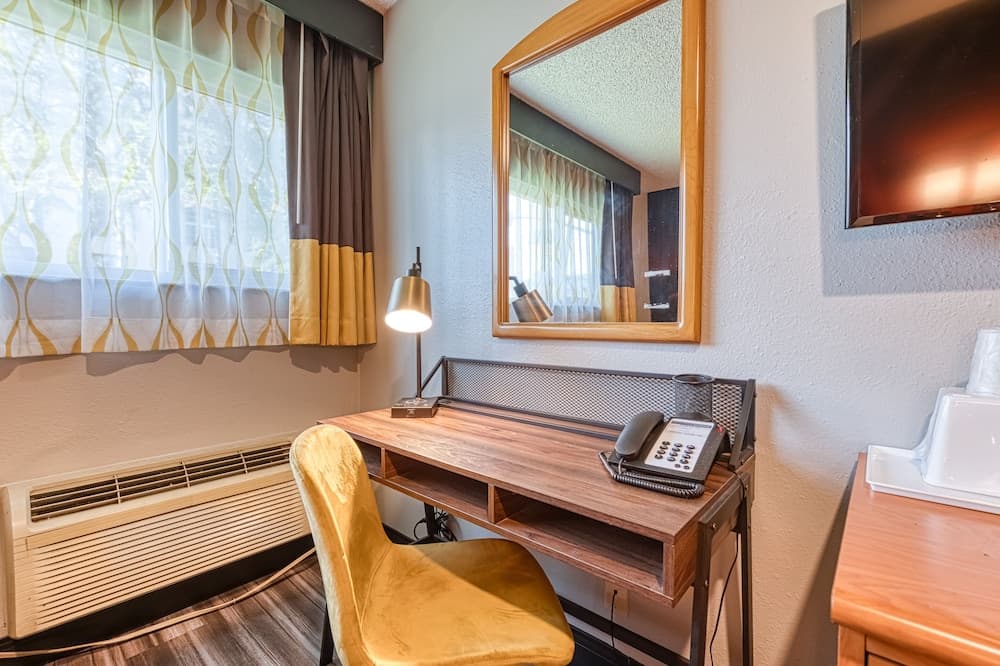 La Mirage Inn - Hollywood