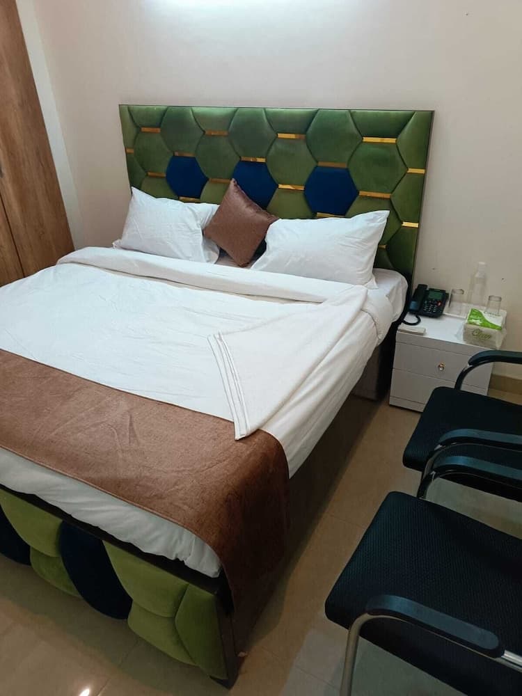 Soooper Hotel