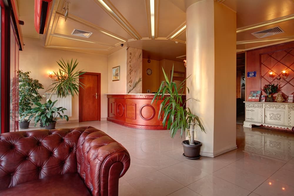 Central Plaza Hotel