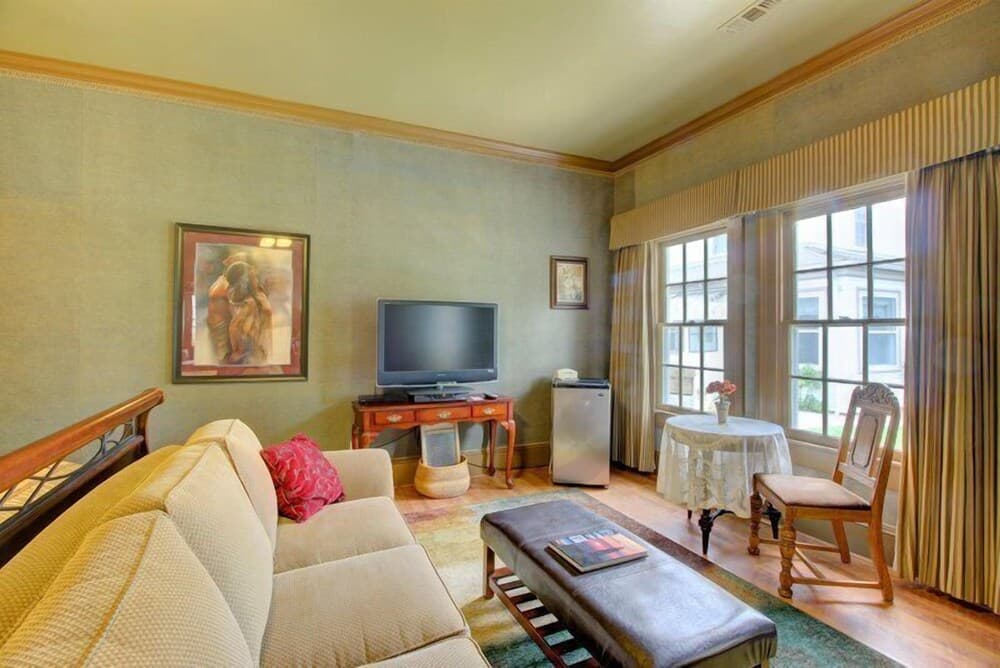 Bybee s Historic Inn