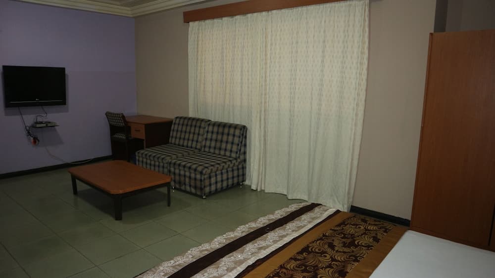 Global Summer Hotel