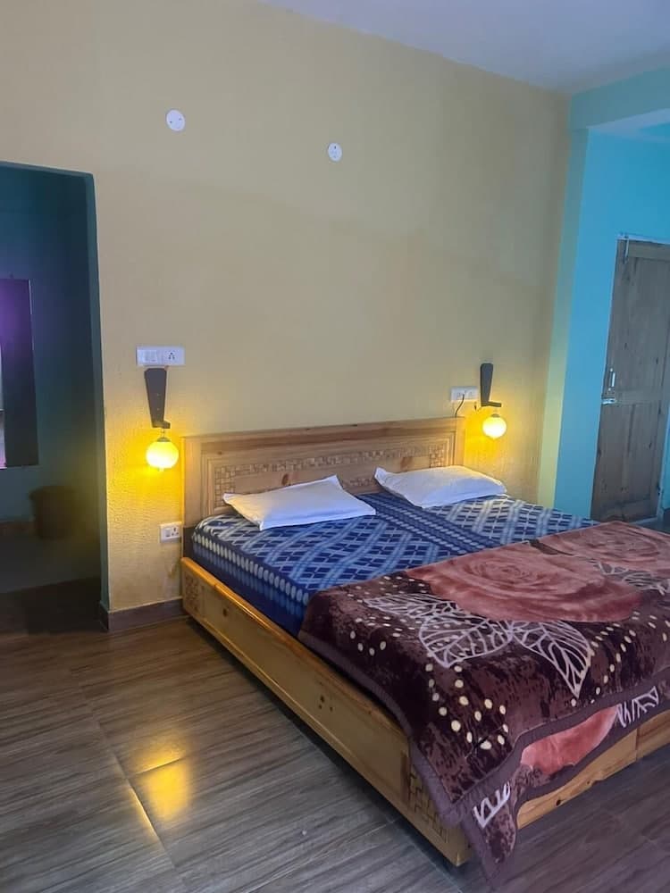 Footsteps Hostel and Cafe
