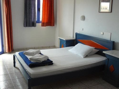 Leonidas Studios & Apartments