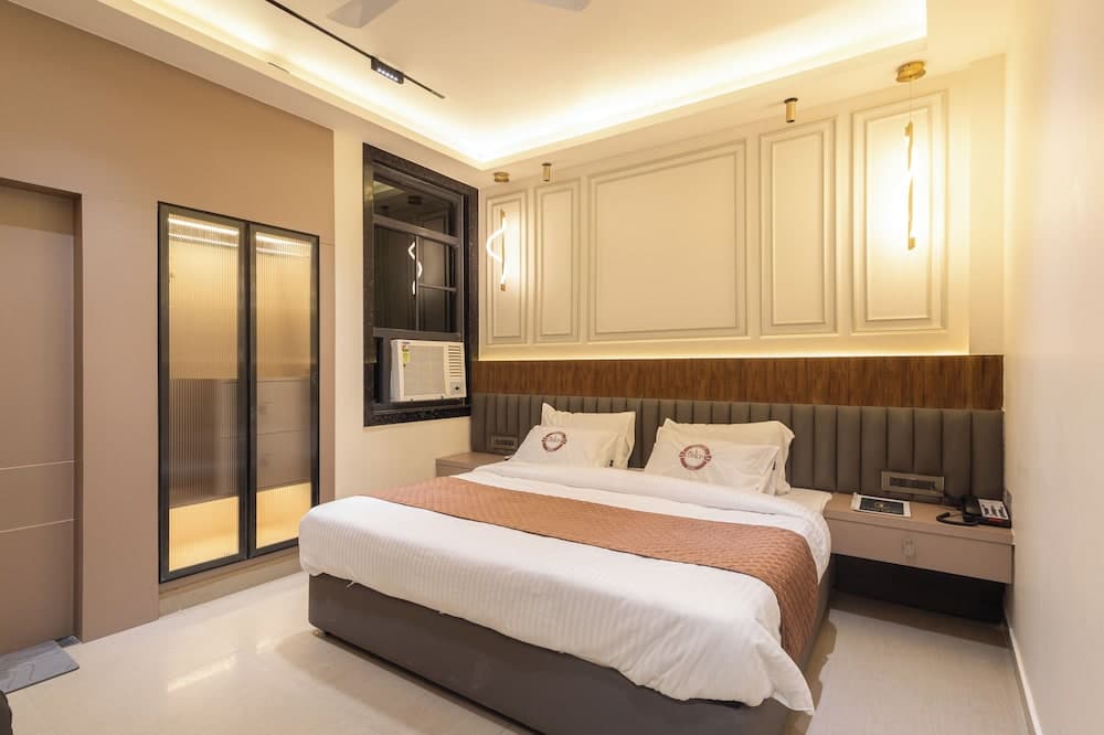 Deep Hotel