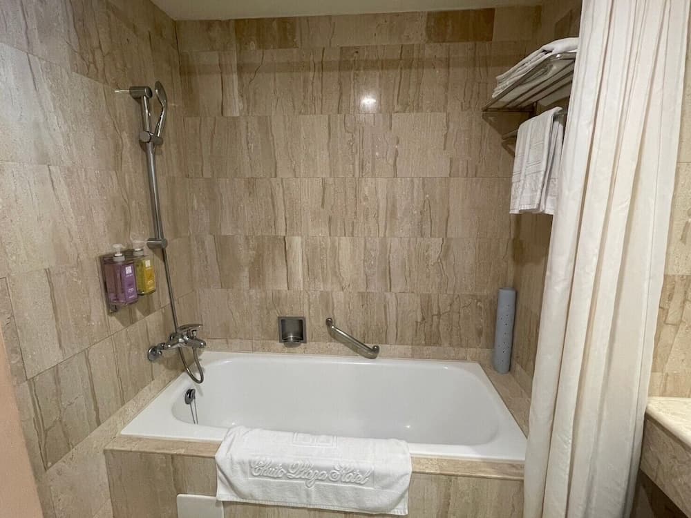 Chuto Plaza Hotel